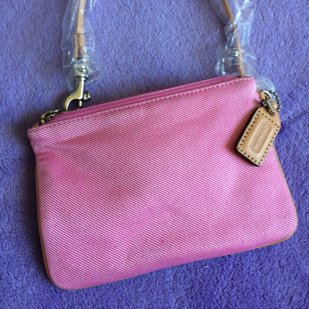 Wristlet-*Free with $20 purchase